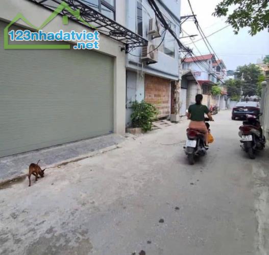 B.ÁN NHÀ LIÊN MẠC_BẮC TỪ LIÊM_Ô TÔ TRÁNH, KINH DOANH, 2 THOÁNG, 4TX39M2, SÁT SÂN CHƠI