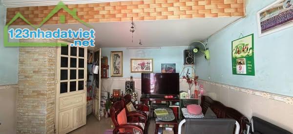 BÁN NHÀ 2 TẦNG - GẦN NGUYỄN VĂN QÚA - ĐÔNG HƯNG THUẬN- 4.8x8 - HẺM VF3 THÔNG - NHỈNH 3 TỶ - 2