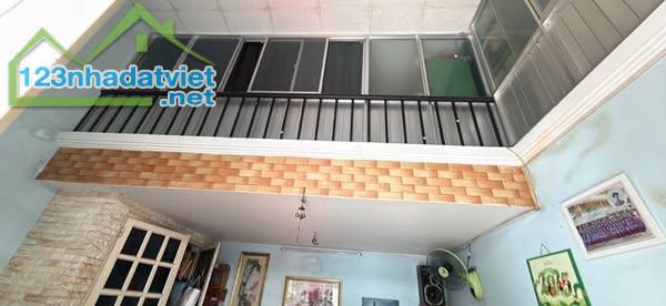 BÁN NHÀ 2 TẦNG - GẦN NGUYỄN VĂN QÚA - ĐÔNG HƯNG THUẬN- 4.8x8 - HẺM VF3 THÔNG - NHỈNH 3 TỶ - 1