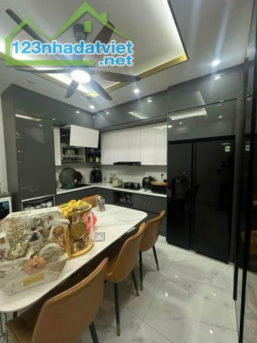 Bán nhà Âu Cơ - 70m2 x 5T Thang máy - MT 4.5m - 8 PN Full Nội Thất - Ở luôn - 2