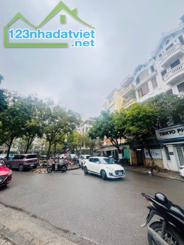 Phân lô view Công viên Trung Yên , vỉa hè kinh doanh văn phòng. DT 122m giá 42 tỷ - 2