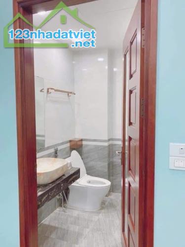 Cần bán gấp!Nhà dân xây,oto ngủ trong nhà Quang Tiến,Đại Mỗ,Từ Liêm 75m2x3T,cực đẹp 10,5tỷ