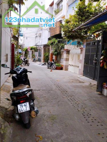 Chủ đi NN nên Bán nhanh nhà 3 tầng hẻm oto đường Hồng Bàng nha Trang  hạ từ 6,2ty còn5,6ty - 4
