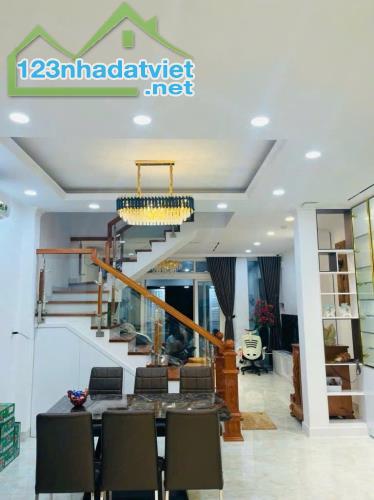 Cơ Hội Vàng! Nhà DT 95m², Ngay Thống Nhất, Chỉ 10 Tỷ, Sổ Hồng Chính Chủ! - 2