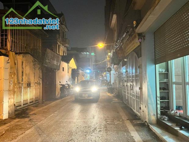 BÁN NHÀ ÂU CƠ - DIỆN TÍCH KHỦNG - BA BƯỚC CHÂN RA HỒ TÂY - 1