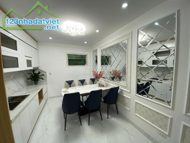 Kim Ngưu 50 m2, 5 tầng ở luôn, ngõ to, thông suốt, gần ô tô. - 1