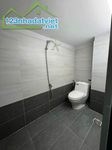 CHDV MẶT TIỀN 5 TẦNG - GẦN CHỢ CÂY XOÀI, 12 PHÒNG, DÒNG TIỀN 55TR/THÁNG - 5
