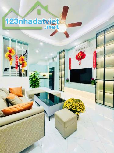 BÁN NHÀ PHỐ TRẦN ĐẠI NGHĨA,, 40M2, 5 TẦNG, MẶT TIỀN 4M, Ô TÔ ĐỖ CỬA, Ô CHỜ THANG MÁY, GIÁ - 1