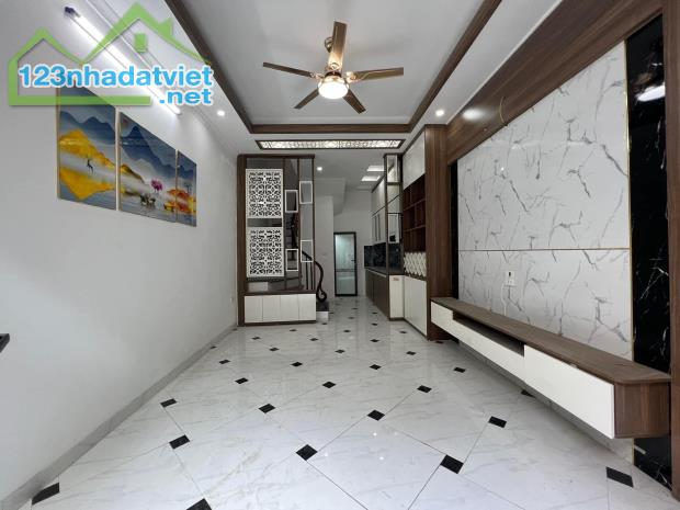 Bán nhà mới Đại Mỗ giá tốt nhất khu vực chỉ nhỉnh 4 tỷ có nhà 5 tầng, 4 phòng