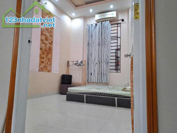 4 tỷ bé Gấp bán nhà 3 tầng - 56m2 gần vòng xoay phú hữu Thủ Đức - Dọn vào ở ngay - 1