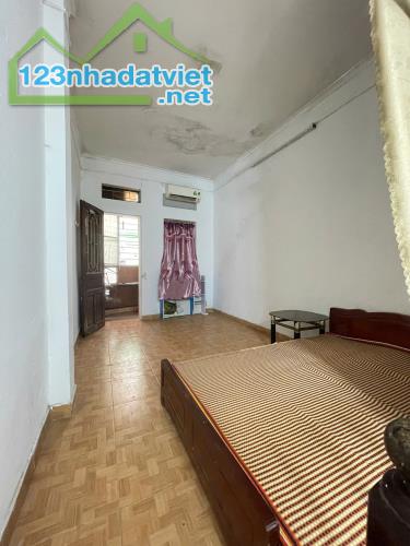 Cho thuê nhà riêng làm VP, ở 4 người Phố Minh Khai 2.5 tầng x 35m2, 2 ngủ, 2 vệ sinh, 8.5 - 1