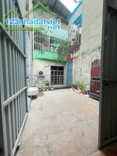 Cho thuê nhà riêng làm VP, ở 4 người Phố Minh Khai 2.5 tầng x 35m2, 2 ngủ, 2 vệ sinh, 8.5