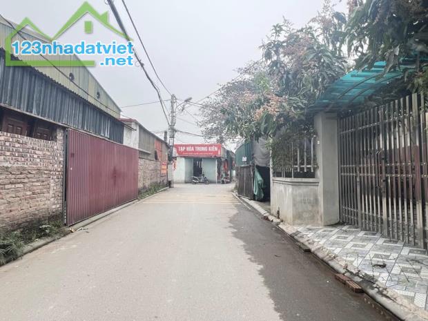 Hiếm Cự Khối 63m - ngõ thông - oto vào đất - Giá 3,65tỷ - 1