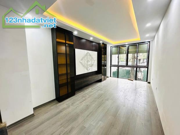 BÁN NHÀ LẠC LONG QUÂN - CẦU GIẤY, 35M², 6 TẦNG, THANG MÁY - NHÀ MỚI, DÂN TRÍ CAO - 8.6 TỶ - 4