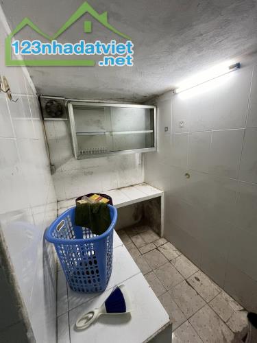 Cho thuê nhà Đê La Thành nhỏ 36m2, 2 tầng, 2 ngủ, 2 wc, 8 Triệu/ tháng - 4