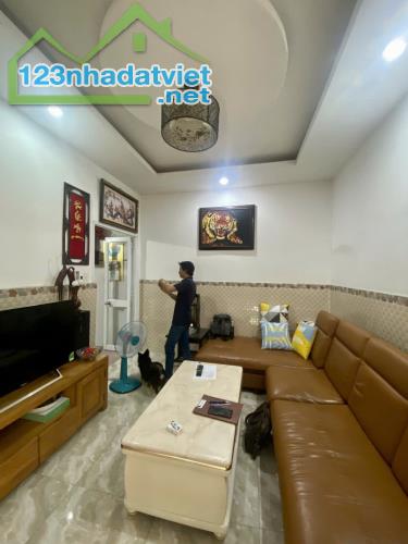 NHÀ GÒ VẤP GIẢM 1 TỶ – CHỈ 4.5 TỶ – 94M² – 3PN – HẺM SÁT MẶT TIỀN - 3