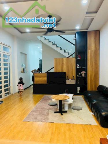 cần bán gấp nhà 1 trệt 2 lầu xuân thới thượng hóc môn đầy đủ công năng với giá 7.2 tỷ - 1