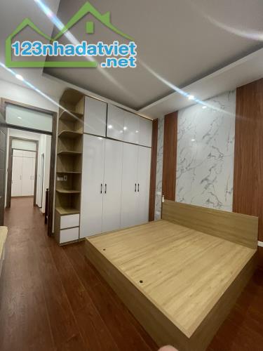 Bán nhà ngõ 44 Trần Thái Tông, Cầu Giấy, 28m2, 5 tầng, sân rộng, ô tô 40m, 5.9 tỷ - 2