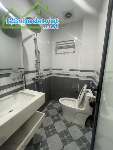 Bán nhà ngõ 44 Trần Thái Tông, Cầu Giấy, 28m2, 5 tầng, sân rộng, ô tô 40m, 5.9 tỷ - 3