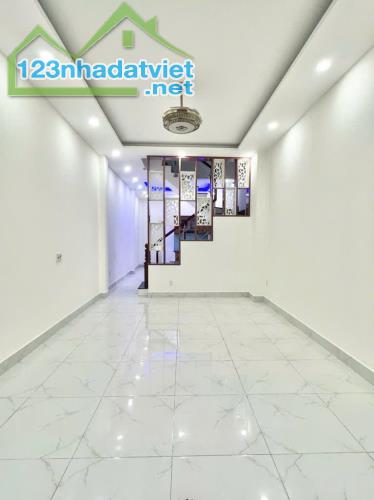 HẺM XE HƠI 5M - 3 TẦNG - 42M2 - KỀ BÊN AEON MALL - SỔ ĐẸP VUÔNG HOÀN CÔNG ĐỦ - CHỈ 5.45 TỶ - 3
