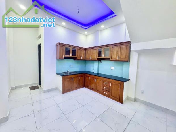 HẺM XE HƠI 5M - 3 TẦNG - 42M2 - KỀ BÊN AEON MALL - SỔ ĐẸP VUÔNG HOÀN CÔNG ĐỦ - CHỈ 5.45 TỶ - 2