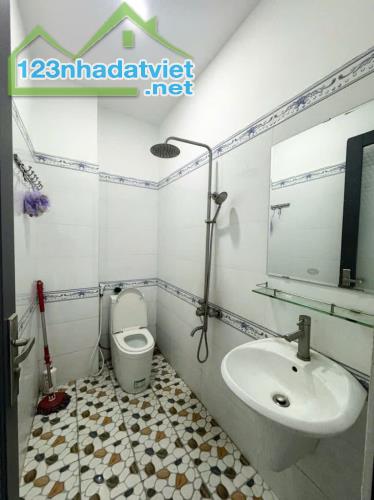 HẺM XE HƠI 5M - 3 TẦNG - 42M2 - KỀ BÊN AEON MALL - SỔ ĐẸP VUÔNG HOÀN CÔNG ĐỦ - CHỈ 5.45 TỶ - 1