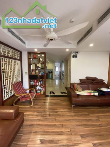 [Ô tô tránh] Bán gấp nhà Nguyễn Trãi,55m2X5T,MT 4.5m giá 12.5Tỷ, KD sầm uất