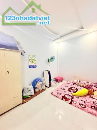 Bán nhà gấp bán: Diện Tích lớn hơn 70m2 chỉ Hơn 3 tỷ, Gần Trung Tâm Bình Tân
