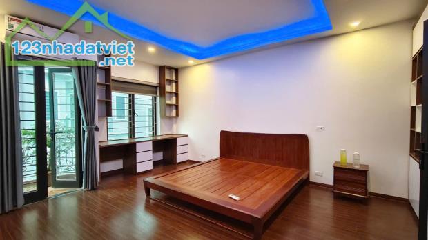 Bán Nhà Lạc Long Quân 90m x 5 Tầng Ô Tô Vào Nhà Thoáng Trước Sau Giá 18.8 Tỷ - 1