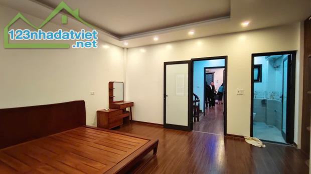 Bán Nhà Lạc Long Quân 90m x 5 Tầng Ô Tô Vào Nhà Thoáng Trước Sau Giá 18.8 Tỷ