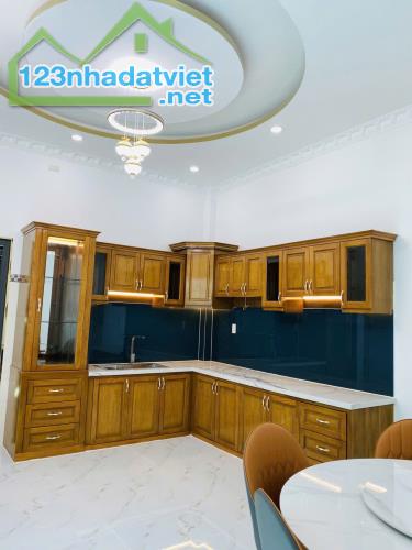 Sát QUẬN 7 NHÀ ĐẸP SHR 110m2 công nhận đủ, Ngang 4M NỞ HẬU,Chỉ 5.29tỷ - 3