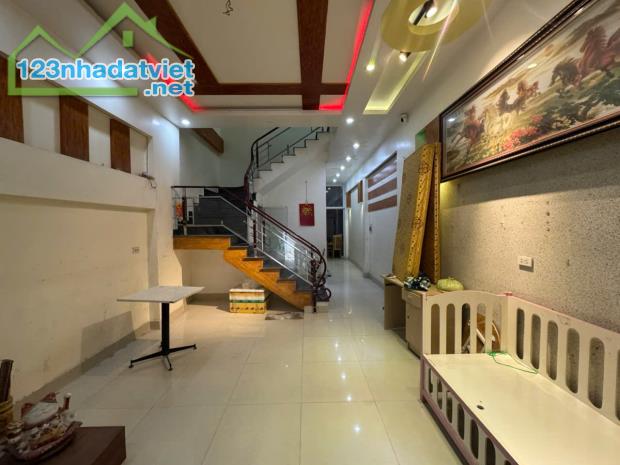 84mx3 tầng độc lập có gara đường chợ Đoàn Kết Chợ Lũng. Giá Rẻ - 5