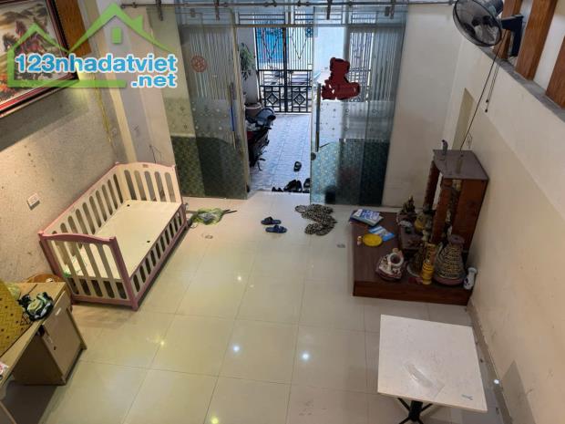 84mx3 tầng độc lập có gara đường chợ Đoàn Kết Chợ Lũng. Giá Rẻ - 4