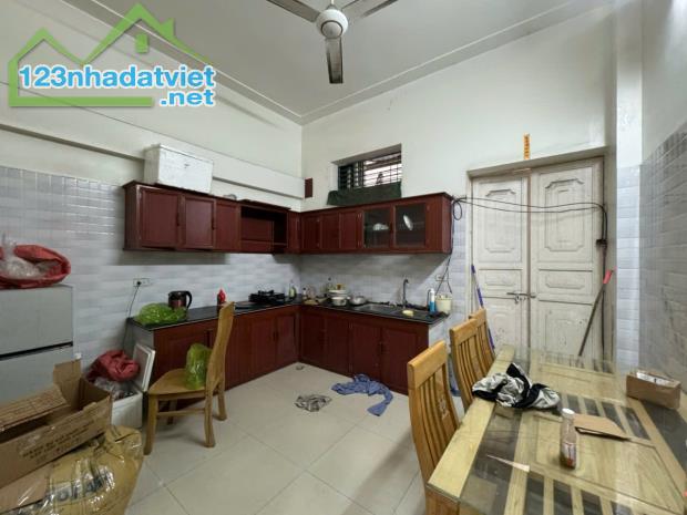 84mx3 tầng độc lập có gara đường chợ Đoàn Kết Chợ Lũng. Giá Rẻ - 2
