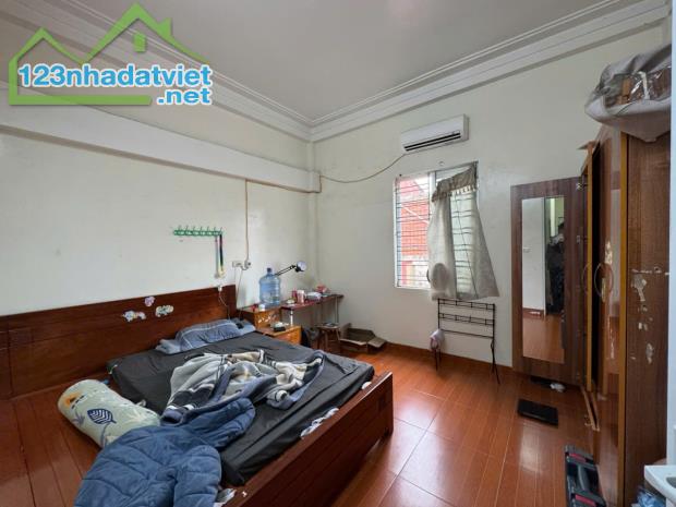 84mx3 tầng độc lập có gara đường chợ Đoàn Kết Chợ Lũng. Giá Rẻ