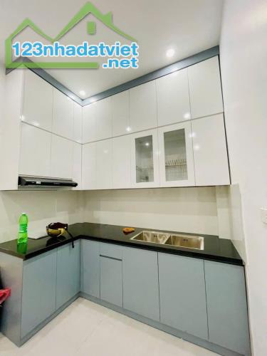 Bán Nhà KIM MÃ - Lô Góc 3 Thoáng - Nhà mới Ở luôn - Gầ Phố - DT 35m x 5 Tầng - Giá chỉ - 2