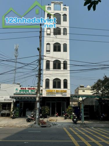 Bán khách sạn MT đường Hà Kỳ Ngộ , gần biển 6 tầng 15 phòng . New 100 %