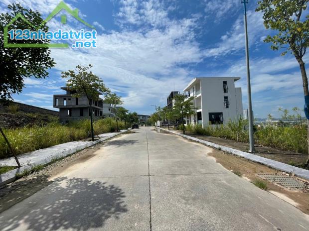 Biệt thự 4 tầng công năng sử dụng 1000m2 giữa trung tâm Bãi Cháy - Hạ Long - 2