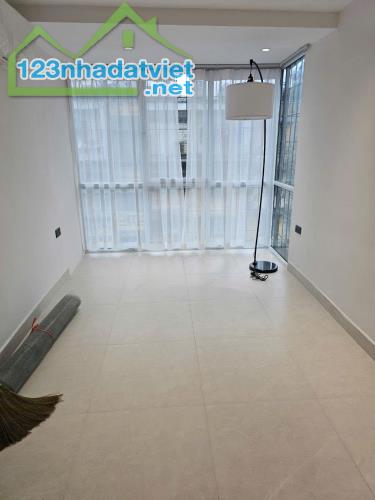 ĐANG BÁN NHÀ TT PHƯƠNG MAI, Q. ĐỐNG ĐA - DT 76m SĐCC - Ô tô tránh chân tòa SĐCC. CHỈ 2 TỶ - 1