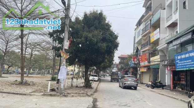 Nhà 3 Tầng - Kim Chung Thôn Nhuế - Ô tô - Lô Góc 2 Mặt Tiền - DT 62m - MT 4.6M. - 5