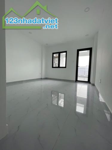 Bán nhà 4 tầng mặt tiền, Quận 7, 72m², gần Phú Mỹ Hưng, giá chỉ 12.7 tỷ