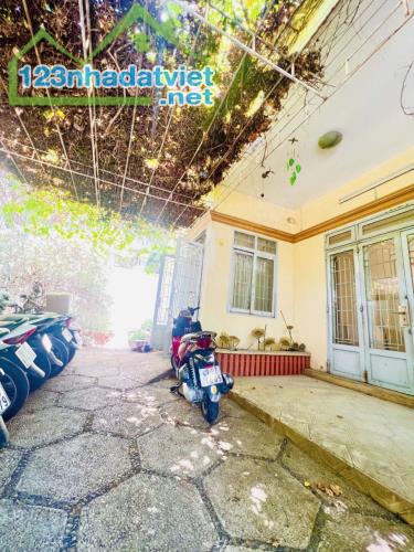 Cần Bán Gấp MTKD  Dương Quảng Hàm   P5 , 7m x 17m , 4 Lầu ,Giá  17,6 tỷ Thương Lượng Mạnh.