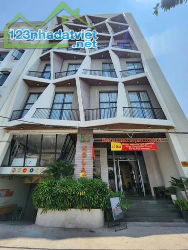 Bán Tòa CHDV Lạc Long Quân - 250m2 x 9T - MT 8m - Tầng hầm thang máy - Dòng tiền 3 tỷ 1 nă