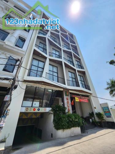 Bán Tòa CHDV Lạc Long Quân - 250m2 x 9T - MT 8m - Tầng hầm thang máy - Dòng tiền 3 tỷ 1 nă - 1