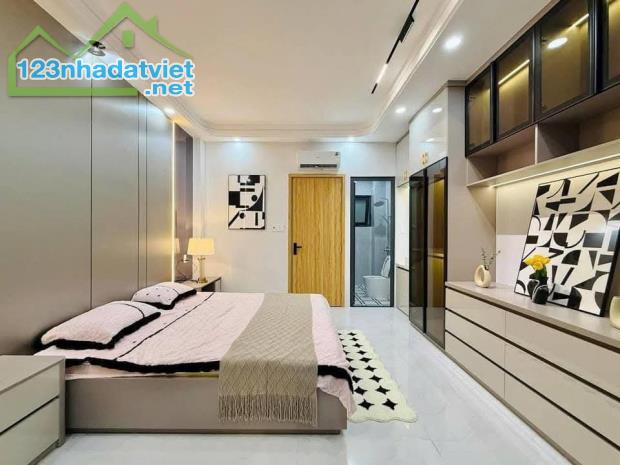 Giá rẻ nhất khu - Ngõ vip 6 tầng thang máy, Lạc Long Quân, Tây Hồ - 11 tỷ - đường ô tô - 2