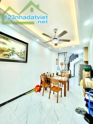 Bán nhà ngõ Hòa Bình 4, Hai Bà Trưng 30m, 5 tầng, Giá: 6.99 tỷ. LH: 0937.158.386 - 2