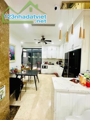 Bán nhà Phân Lô Nguyễn Trãi ô tô tránh, gara, thang máy, kinh doanh, chỉ 31 tỷ. 0971813682 - 3