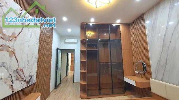 PHÂN LÔ HOÀNG CẦU - 48M - 4 TẦNG - GẦN HỒ - NHÀ ĐẸP - GIÁ TỐT. - 2