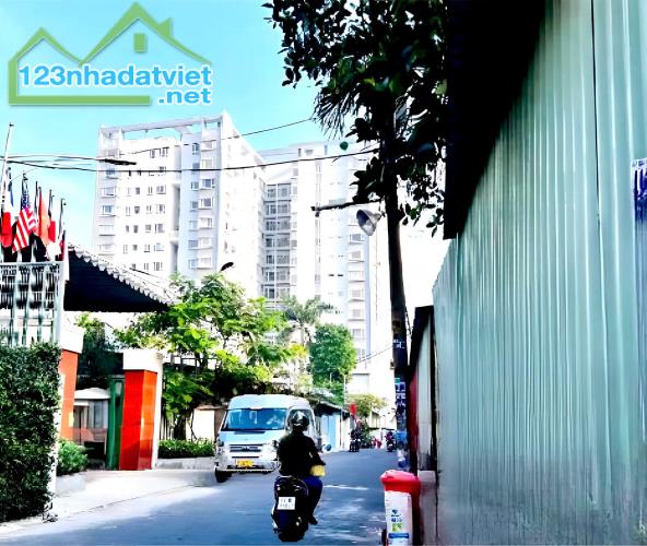 Bán nhà 3 tầng sân thượng, hẻm ô tô Lê Văn Khương, Thới An, Q.12, 5.4x17, nhỉnh 5 tỷ