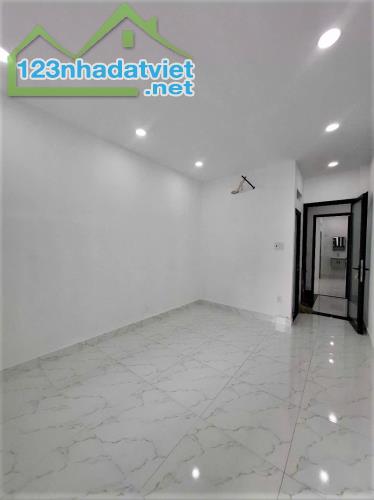 7.2 TỶ - NHÀ MỚI CAO THẮNG QUẬN 10 - HẺM XE HƠI THÔNG - 45M2 3 TẦNG 3PN KHÉP KÍN - VUÔNGA4 - 2